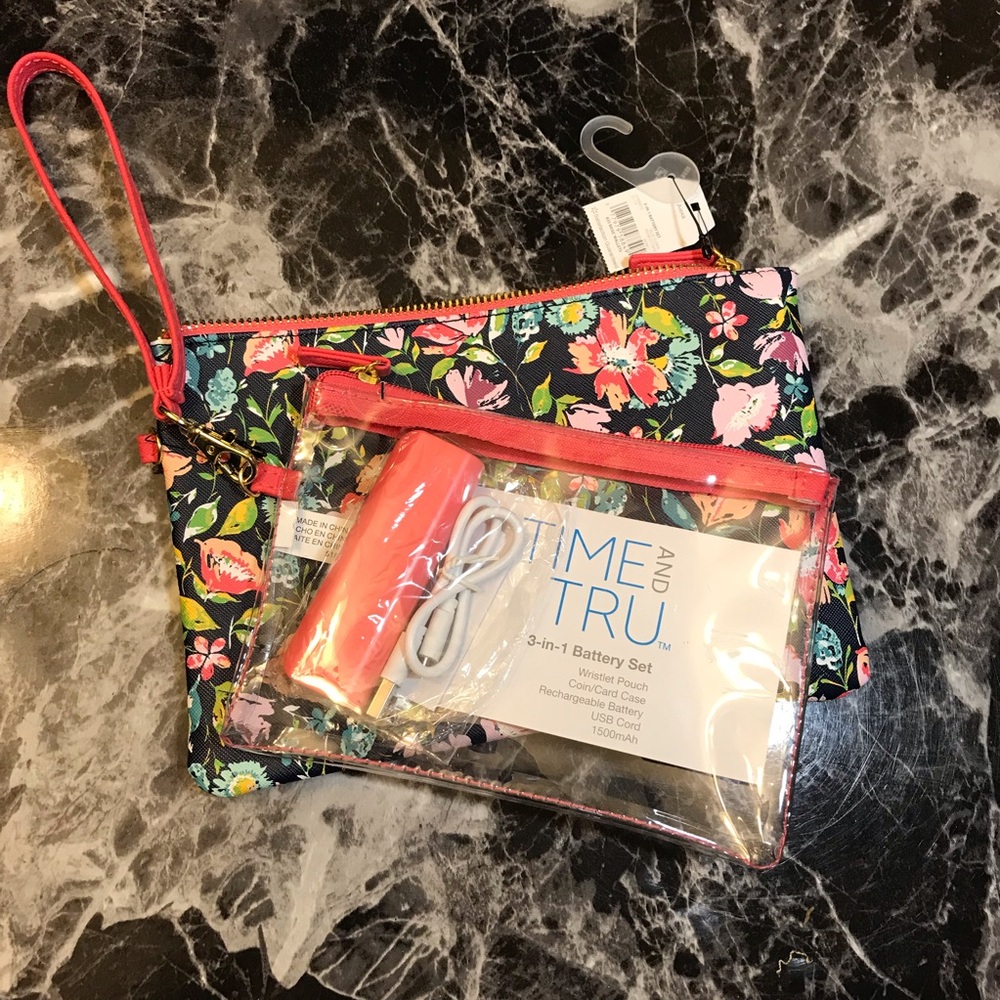 4 Piece portable Battery Charger and Pouch Set